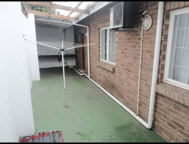 2 BEDROOM FLAT RENTED IN ATHLONE PARK